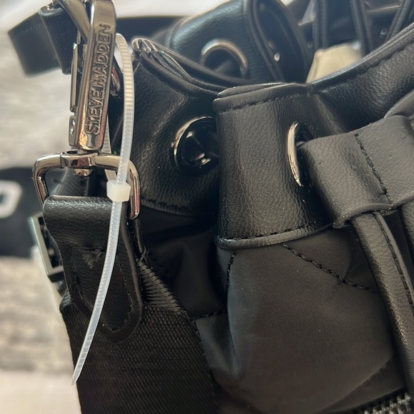 Steve Madden Bucket Bag Super Cute and Versatile! - Picture 3 of 12